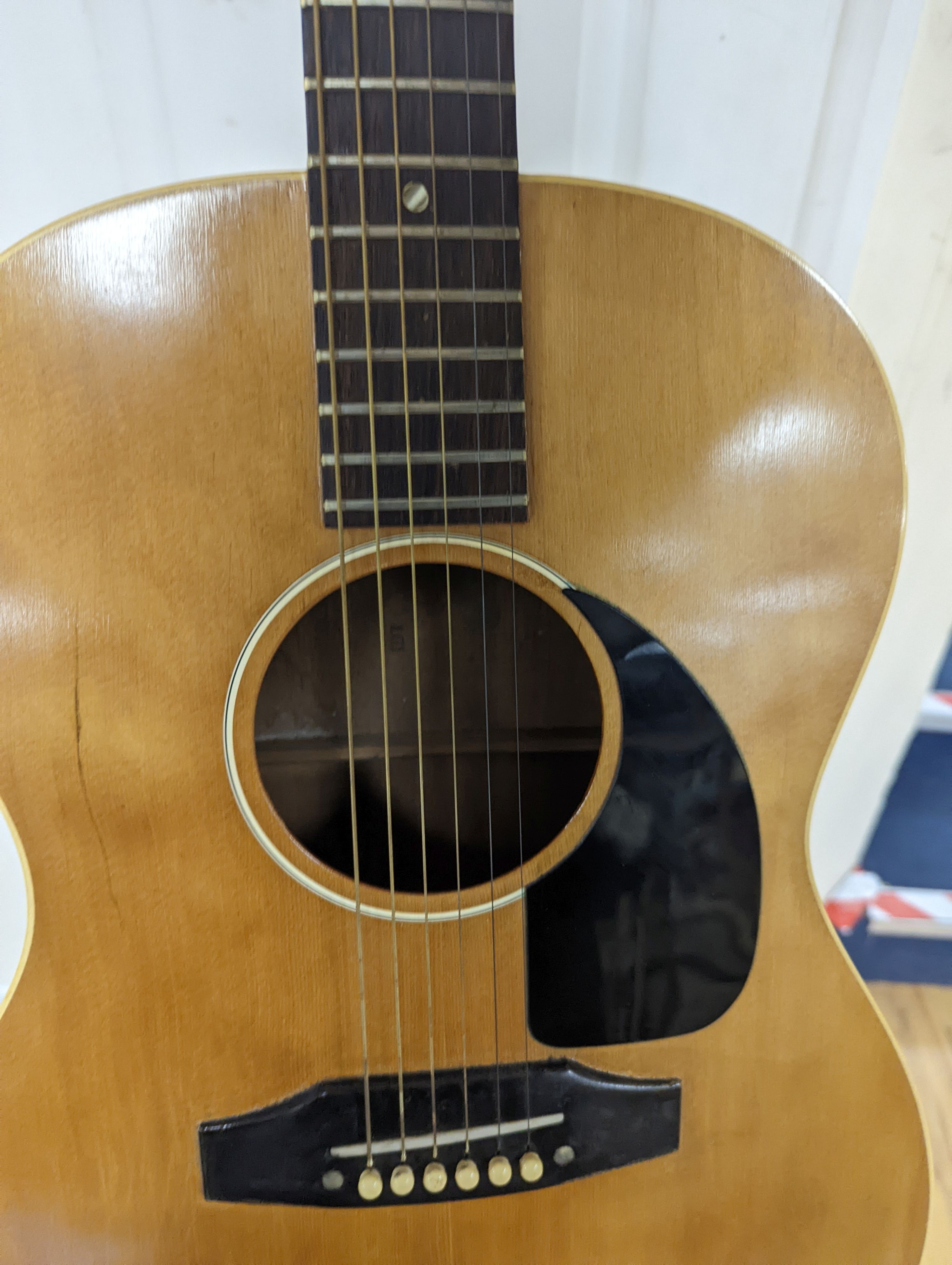 A Gibson acoustic guitar in hard case, serial no. 430 862